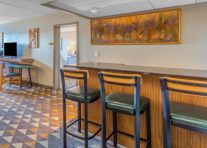 Hotel I-90&rt 20 State St By Ihg Rockford