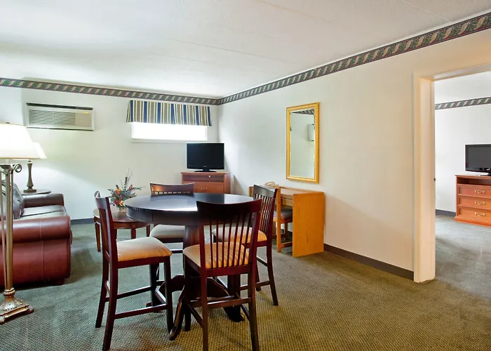 Hotel I-90&rt 20 State St By Ihg 3*
