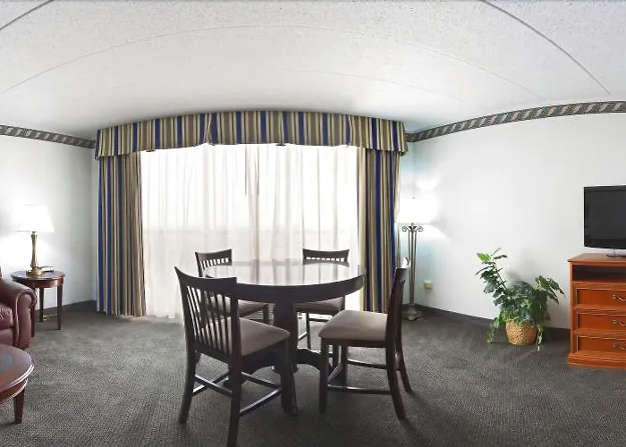 Hotel I-90&rt 20 State St By Ihg 3*