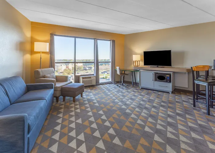 Hotel I-90&rt 20 State St By Ihg Rockford